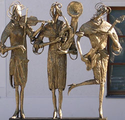 frauenmusikskulptur